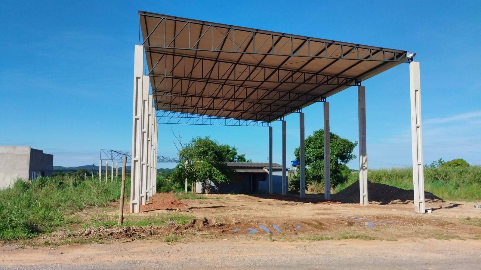 Barracão Comercial-Pré moldados 300 m2
